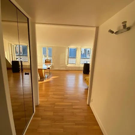 Upscale 80m2 2 Bedroom Near Champs Elysees * París